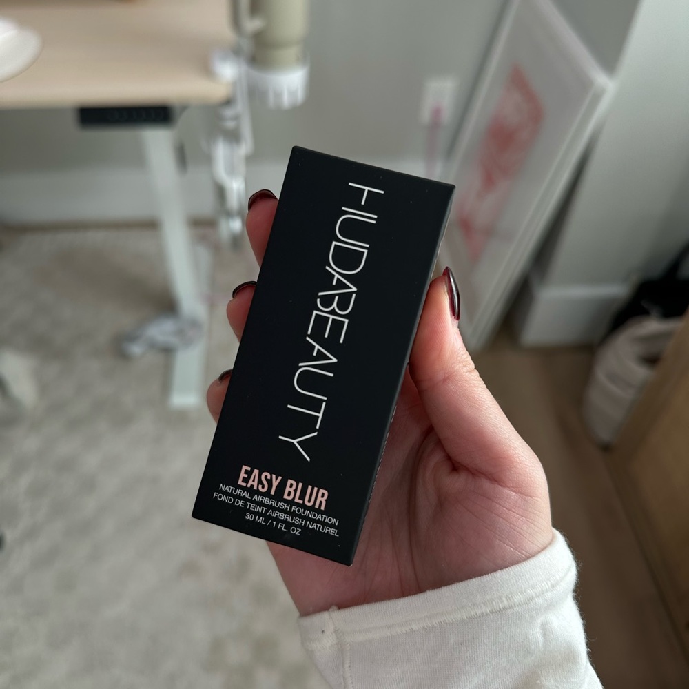 Huda Beauty Easy Blur Foundation - NEVER OPENED - Cheesecake 1 oz